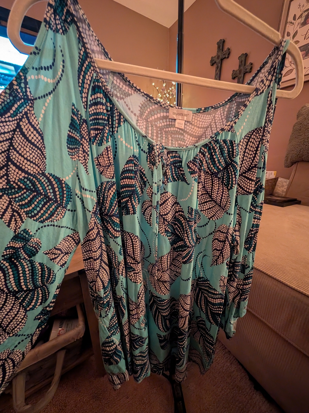 Avenue Geometric Print Cold Shoulder in Blue & Black With Keyhole Like New
